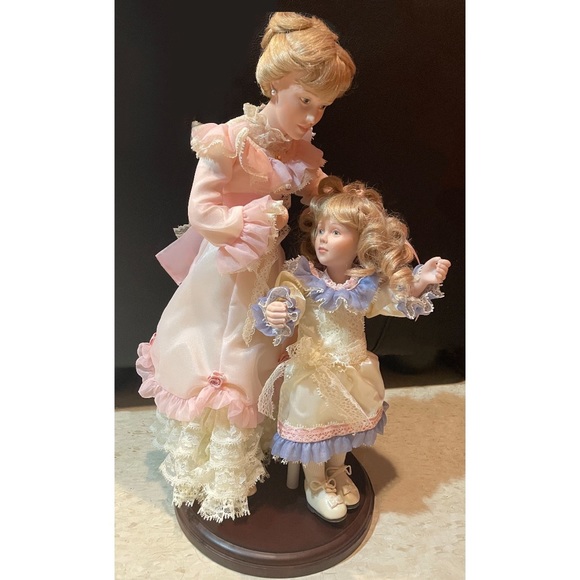 DANBURY MINT "Mother's Loving Touch" Mother & Daughter Porcelain Dolls Set - NIB - Picture 11 of 15
